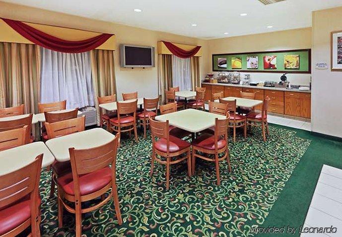 Fairfield Inn & Suites Лъбък Ресторант снимка