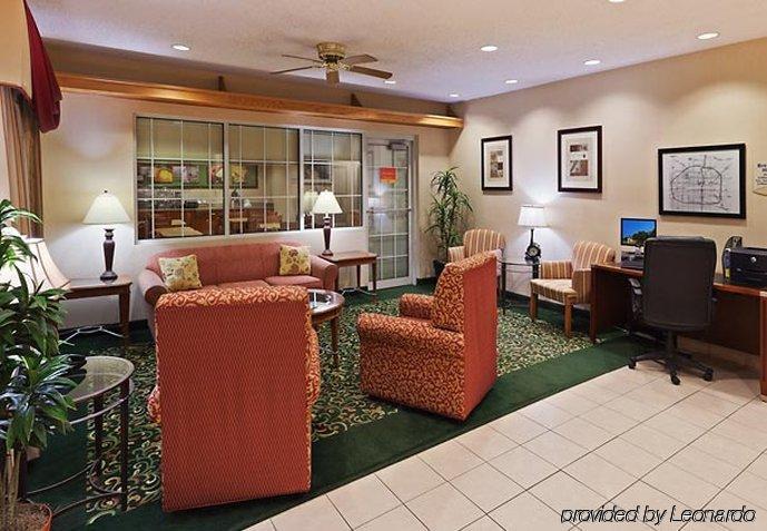 Fairfield Inn & Suites Лъбък Интериор снимка