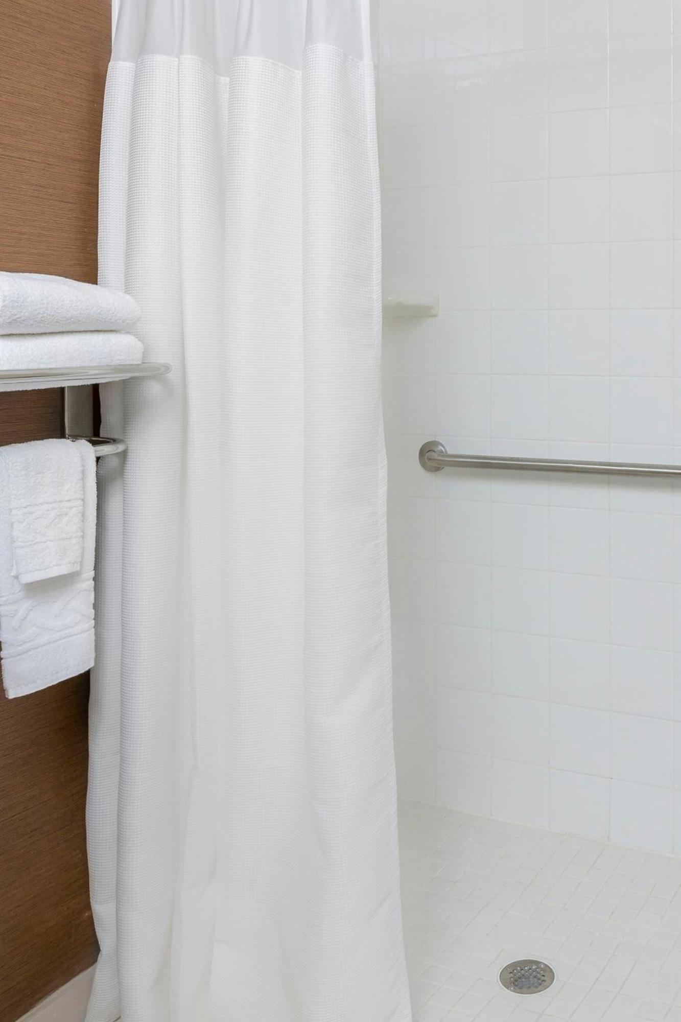 Fairfield Inn & Suites Лъбък Екстериор снимка