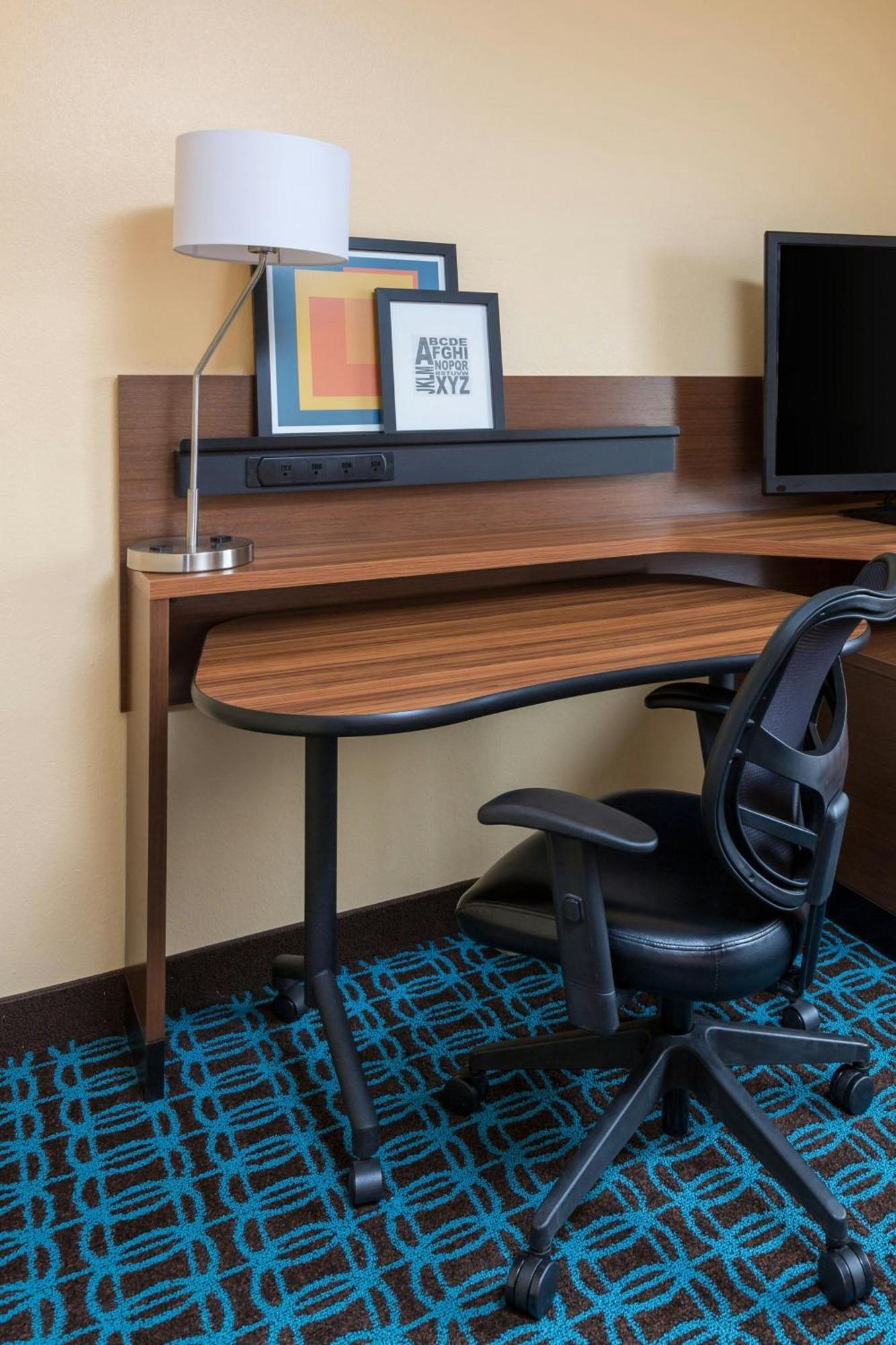 Fairfield Inn & Suites Лъбък Екстериор снимка
