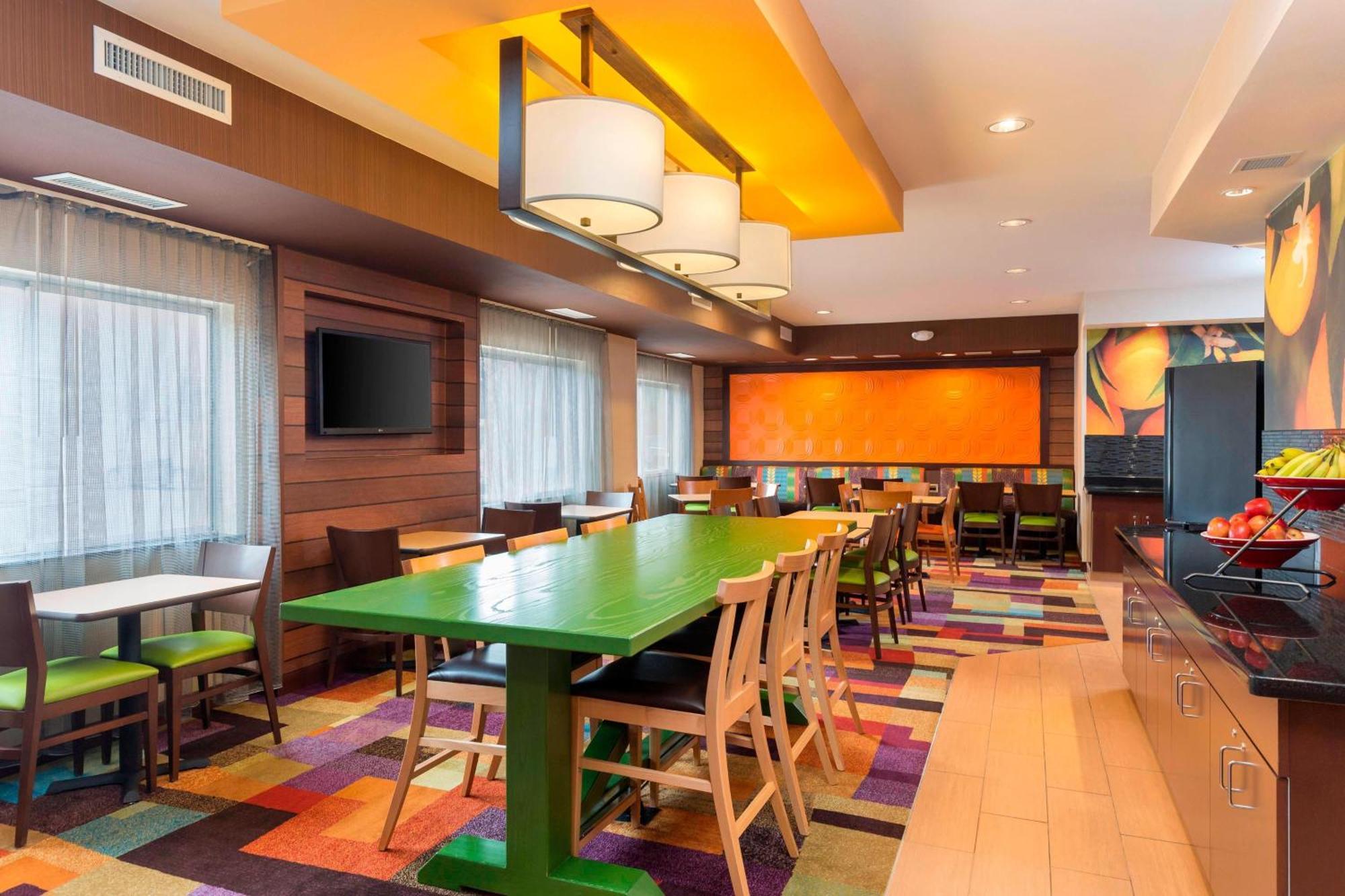 Fairfield Inn & Suites Лъбък Екстериор снимка